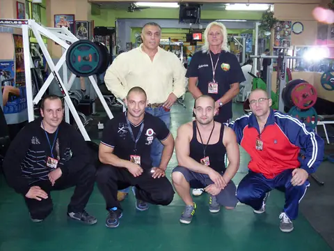 Групова снимка в залата с Ким Мерджанов