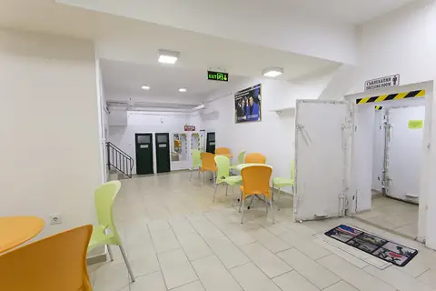 Фоайето и входът към залата