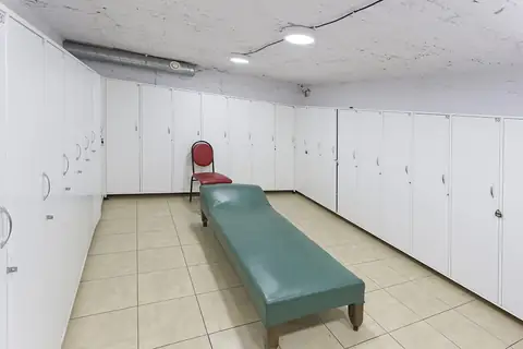 Втората съблекалня с шкафчета